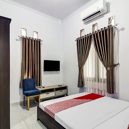 Oyo 91243 Bina Syariah Guest House Чиребон Екстер'єр фото