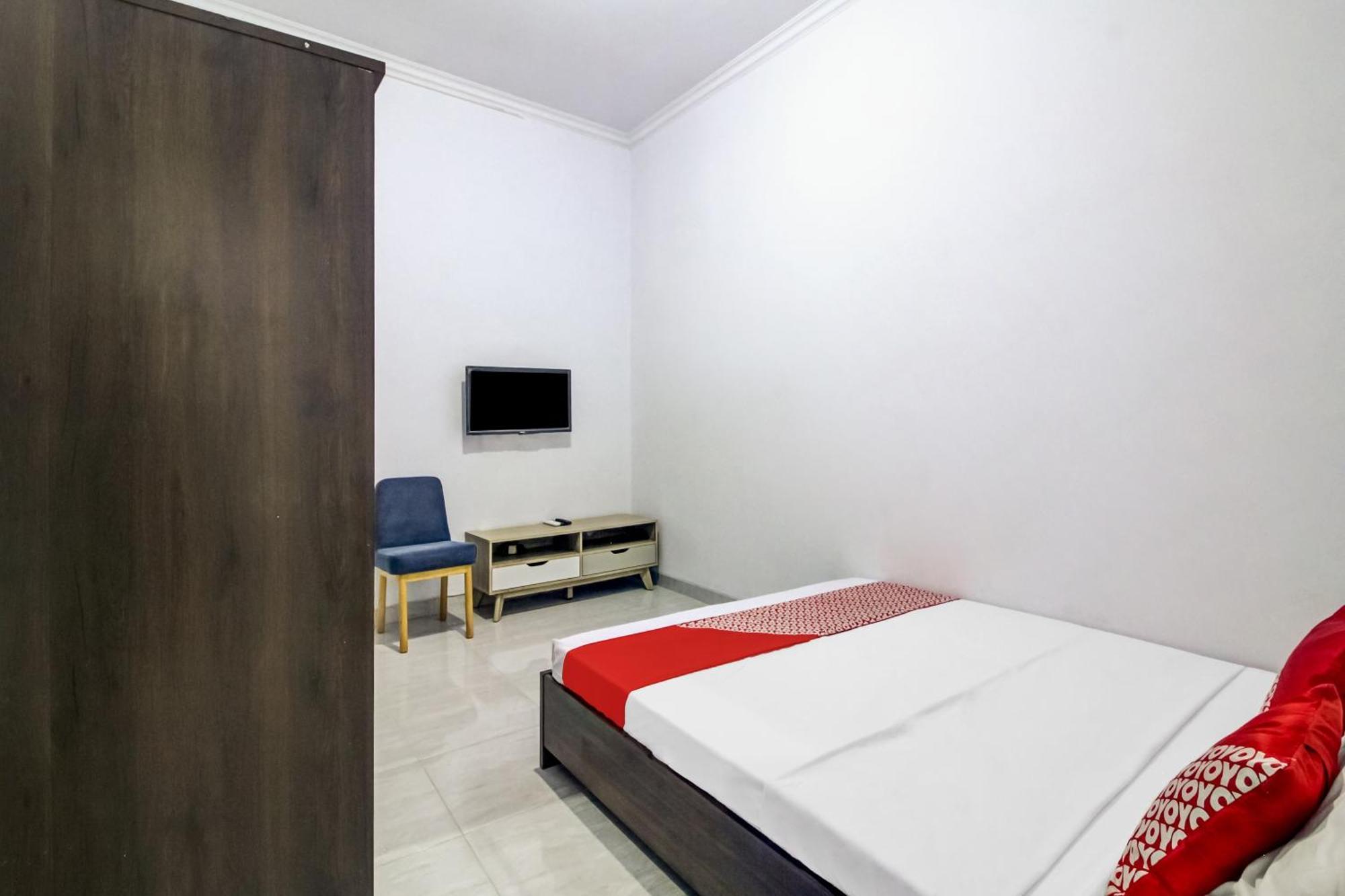 Oyo 91243 Bina Syariah Guest House Чиребон Екстер'єр фото