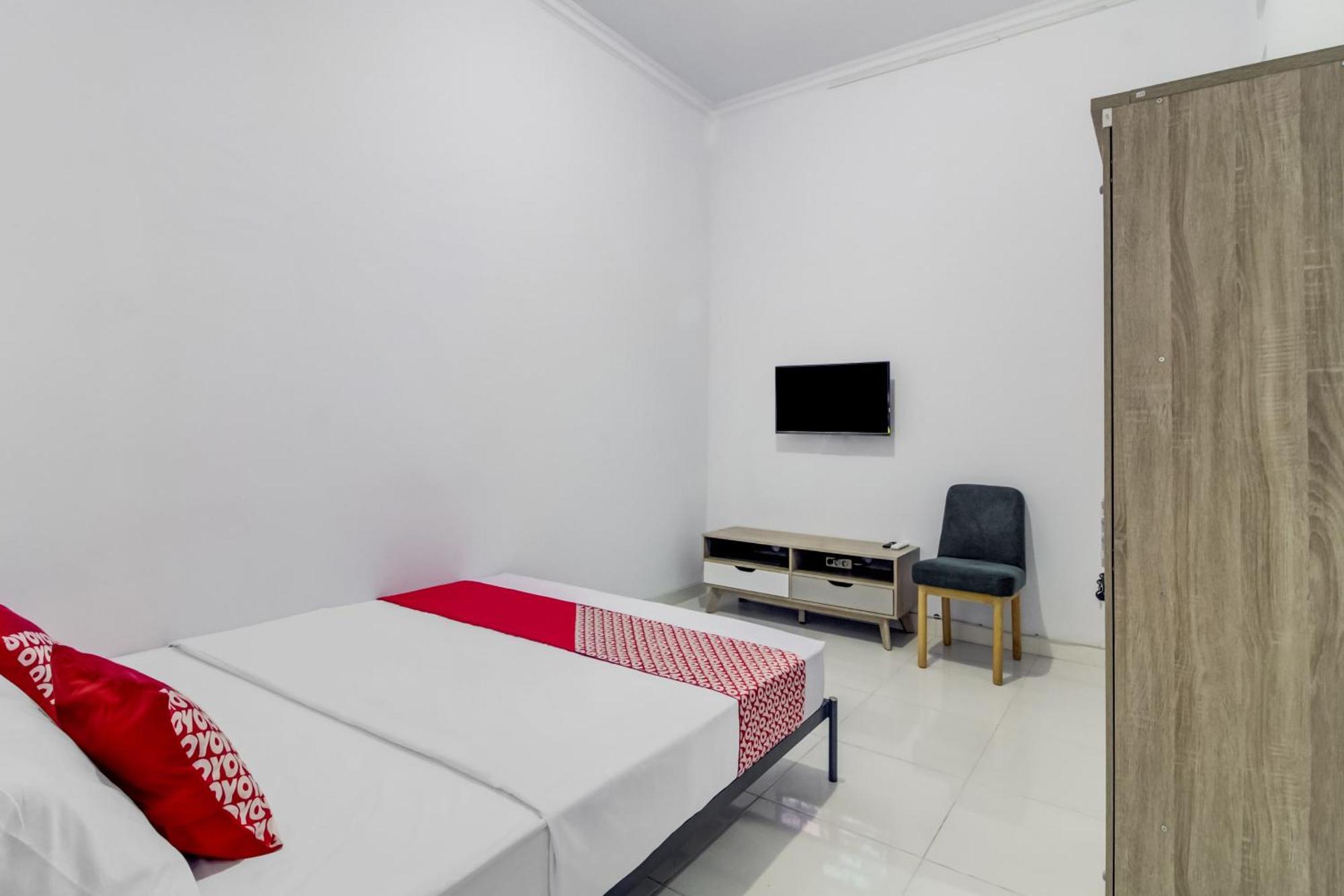 Oyo 91243 Bina Syariah Guest House Чиребон Екстер'єр фото