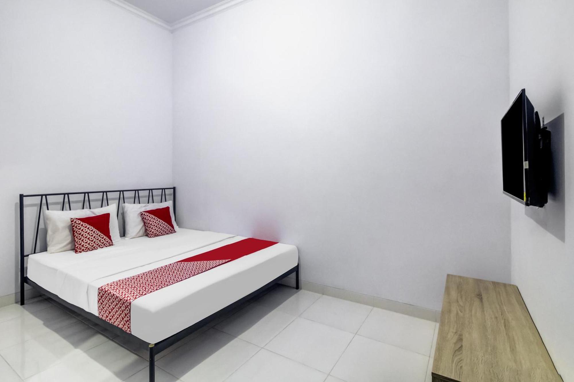 Oyo 91243 Bina Syariah Guest House Чиребон Екстер'єр фото