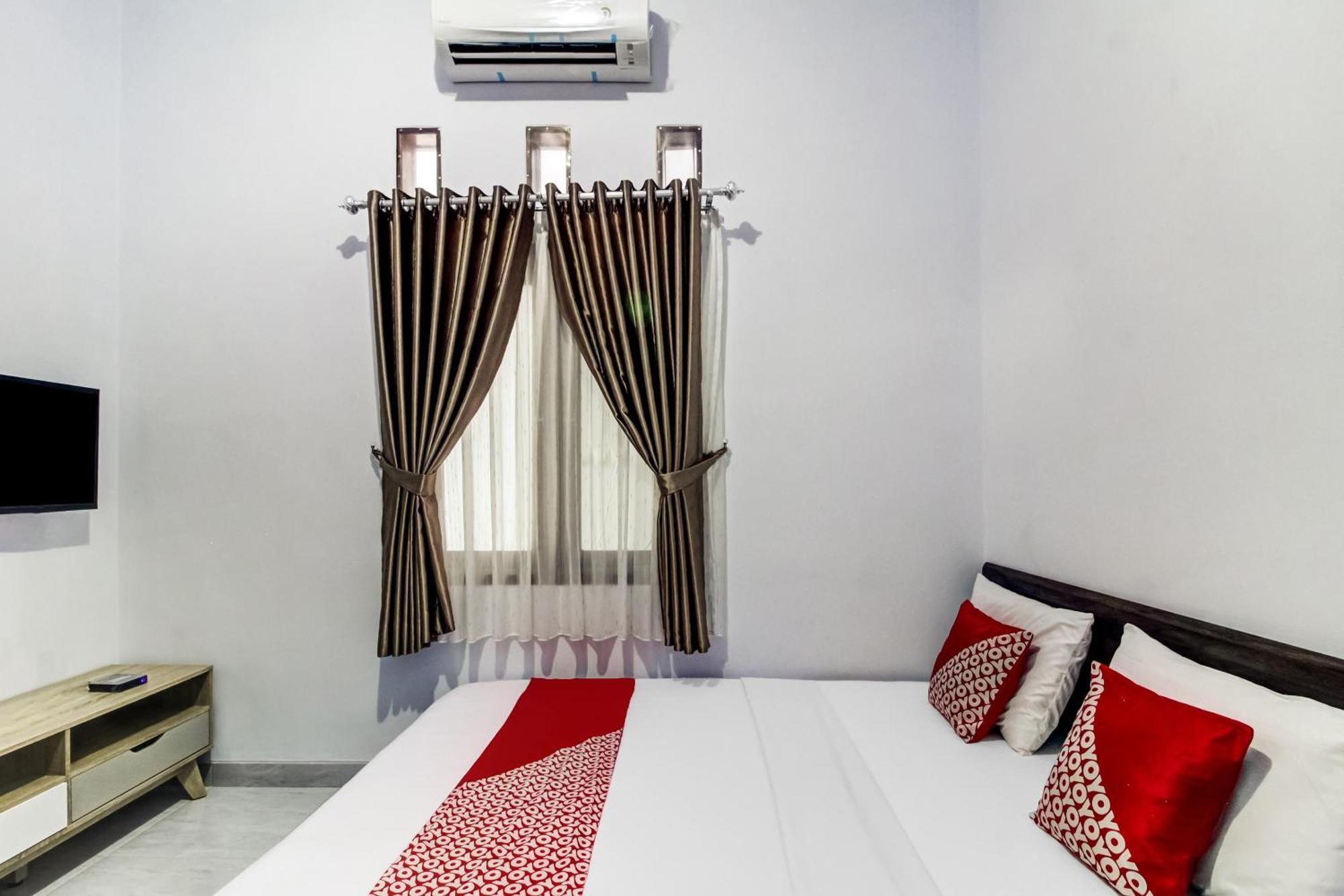 Oyo 91243 Bina Syariah Guest House Чиребон Екстер'єр фото